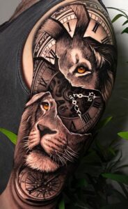 tatuagem de leao com relogio masculina