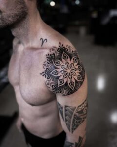 tatuagem mandala masculina