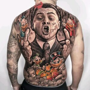 tatuagem nas costas do lobo de wall street