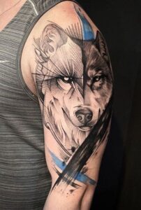 tatuagem de lobo no braço 