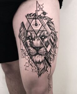 tatuagem na coxa masculina leão