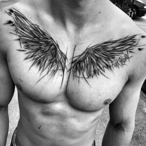 tatuagem de asas no peito masculina