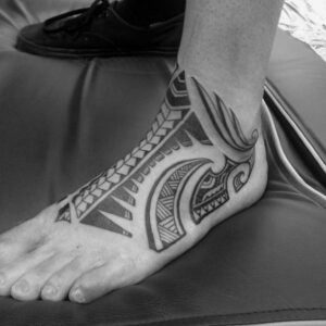 tattuagem maori no pé tatto tribal