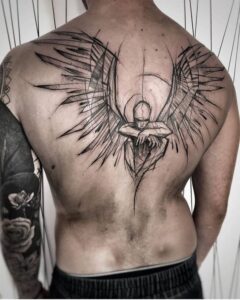 tatuagem asas de anjo nas costas masculina