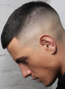 corte high fade masculino liso