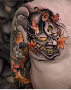 tatuagem japonesa colorida no peitoral