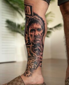 tatuagem do scarface na canela