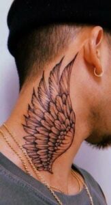 asa de anjo no pescoço tatuagem masculina