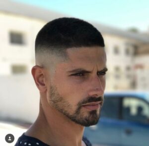 corte curto buzz cut com barba masculino