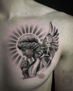 tatuagem masculina no peito religiosa