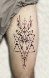 tatuagem na coxa masculina pequena 