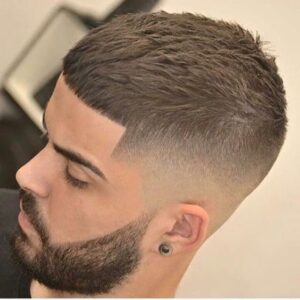 corte curto degrade masculino com franja