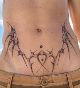 tatuagem tribal na virilha masculina