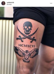 tatuagem na coxa masculina data de nascimento