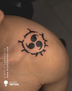 tatuagem marca da maldição do sasuke