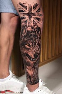 tatuagem de lobo na perna