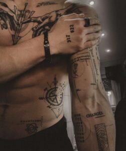 tatuagem na cintura masculina