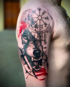 tatuagens viking de lobo no braço colorida