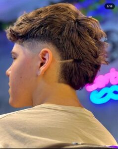 corte mullet com risco masculino