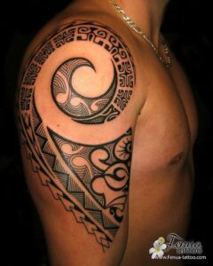 tatuagem tribal no braço pequena