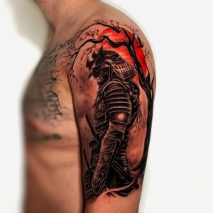 tatuagem no braço de samurai oriental masculina