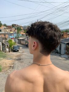 corte de cabelo masculino low fade em v 