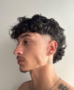 taper fade em cabelo ondulado 