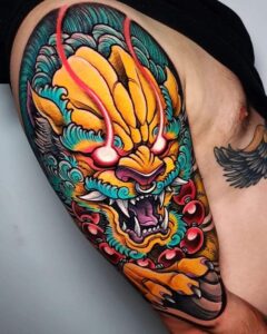 tatuagem de dragao no braço oriental