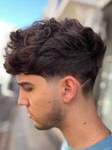 corte taper fade cabelo alto 