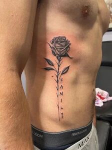 tatuagem na costela de rosas