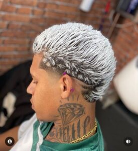 luzes no cabelo platinado masculino