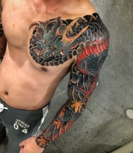 tatuagem de dragão oriental braço fechado colorido