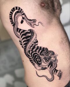 tatuagem na costela masculina tigre na costela 