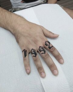 tatuagem no dedo de data 