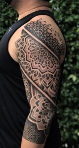 tatuagem de mandalas pelo braço