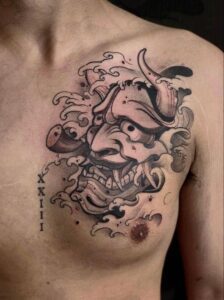 tatuagem oriental  no peito masculina