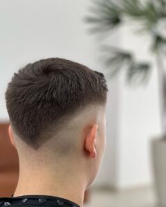 mid fade em v cabelo liso 