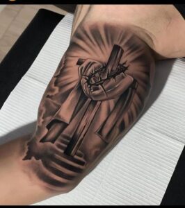 tatuagem da cruz vazia 