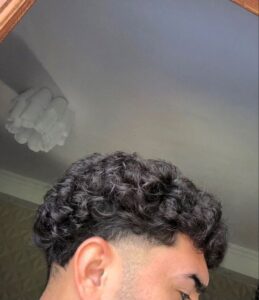 degrade taper fade em cabelo ondulado 