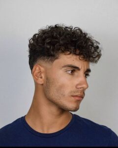 franja masculina no cabelo cachado 